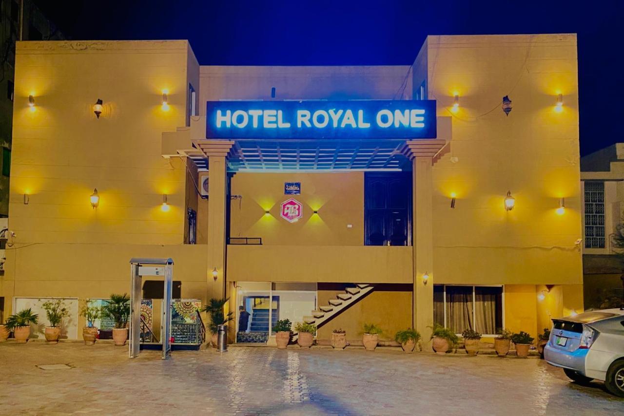 Hotel Royal One Мултан Екстериор снимка